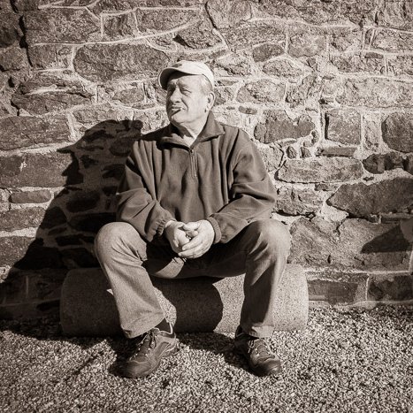Gérard, tailleur de pierre, dit L'égyptien © Michel FLEURY <strong>Gérard, tailleur de pierre, dit L'égyptien</strong> <small>© Michel FLEURY</small>