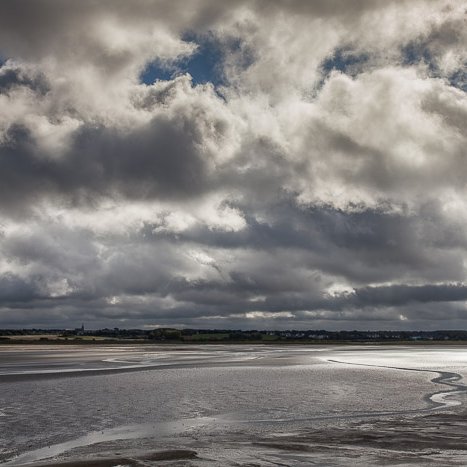 <strong>Ciel nuageux sur la baie de Beaussais</strong> <small>© Michel FLEURY</small>