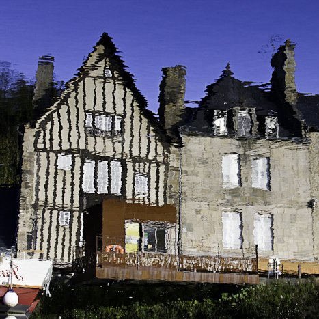 <strong>Dinan, reflets au port</strong> <small>© Michel FLEURY</small>
