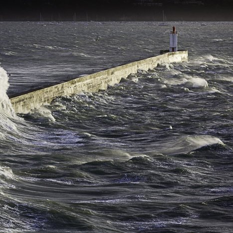 Saint-Malo, tempête au môle des Noires © Michel FLEURY <strong>Saint-Malo, tempête au môle des Noires</strong> <small>© Michel FLEURY</small>