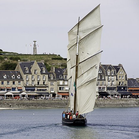 <strong>La Bisquine au port de Cancale</strong> <small>© Michel FLEURY</small>