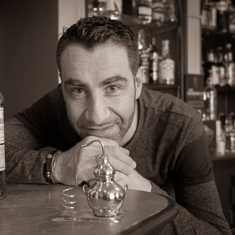 Lénaïck, Maître Whisky à Langeunan #2 © Michel FLEURY <strong>Lénaïck, Maître Whisky à Langeunan #2</strong> <small>© Michel FLEURY</small>