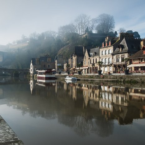 Dinan, le port entre brume et lumière © Michel FLEURY <strong>Dinan, le port entre brume et lumière</strong> <small>© Michel FLEURY</small>