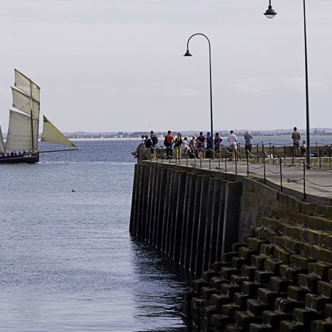 Cancale, la Bisquine devant la cale de l'Epi © Michel FLEURY <strong>Cancale, la Bisquine devant la cale de l'Epi</strong> <small>© Michel FLEURY</small>