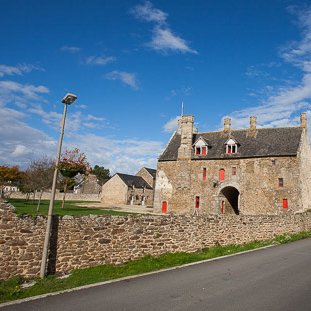 <strong>Taden, Manoir de la Grand Cour</strong> <small>© Michel FLEURY</small>