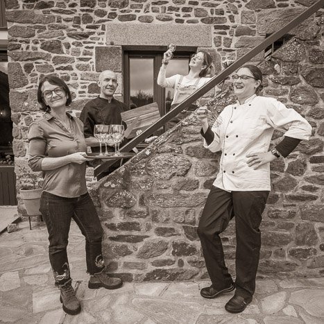<strong>Equipe de l'auberge de La Chesnaie</strong> <small>© Michel FLEURY</small>