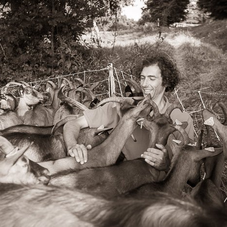 Sven, producteur de fromage de chèvre à Pleudihen © Michel FLEURY <strong>Sven, producteur de fromage de chèvre à Pleudihen</strong> <small>© Michel FLEURY</small>